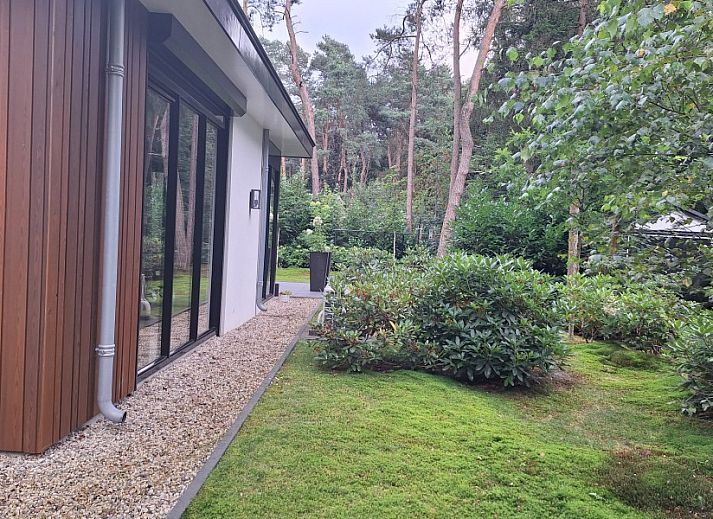 Attraktives Schlafzimmer im Ferienhaus Borkerijck, Holten, Salland, Overijssel mit Naturdekor und moderner Einrichtung.