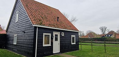 Verblijf 040146 • Vakantiewoning Ameland • Luxe vakantiehuis met terras op zuiden 