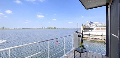 Guest house 287111 - Holiday property Rivierengebied - Jopies Houseboat