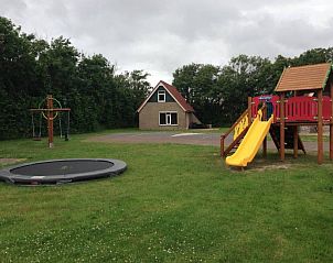 Spielgerte in einem gemtlichen Bungalow fr 5 Personen in De Cocksdorp, Texel, ideal fr Familien auf den Watteninseln.