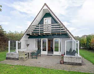 Vakantiehuis Schelpenoord 129 met charmant terras in De Cocksdorp, Texel, ideaal voor ontspannen verblijf op de Waddeneilanden.