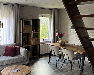 Stijlvolle woonkamer van TXL Huisje 299 in De Cocksdorp, Texel. Comfortabel vakantiehuis met moderne inrichting en veel natuurlijk licht.