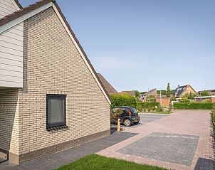 Zijaanzicht van Type B-12 Hodshonstraat vakantiehuis in De Cocksdorp Texel met ruime oprit en rustige buurt.