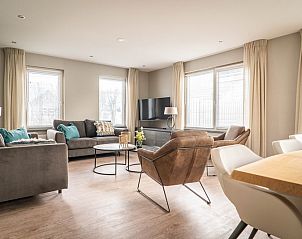 Gezellige woonkamer in Type B-12 Hodshonstraat vakantiehuis in De Cocksdorp Texel met comfortabele zithoek.