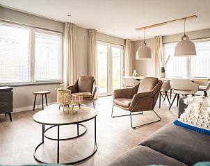 Stijlvolle woonkamer in Type B-12 Hodshonstraat vakantiehuis in De Cocksdorp Texel met moderne inrichting.