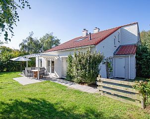 Ruim vakantiehuis Villapark Residentie Texel nr. 794 in De Cocksdorp met zonnig terras en groene tuin, ideaal voor een ontspannen verblijf.