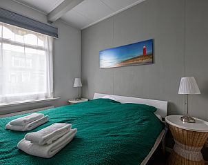 Comfortable bedroom with double bed in Kikkertstraat 065, vacation home in De Cocksdorp, Texel.