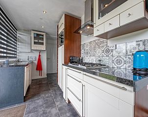 Stijlvolle keuken in Bungalow Duin aan Zee Texel, Bungalowpark Tamarisk, De Cocksdorp, compleet uitgerust voor koken.