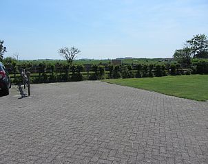 View of the surroundings of vacation home Duinviooltje, De Cocksdorp, Texel with parking.