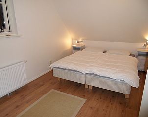 Gezellige tweede slaapkamer in Type 8 - 2108 vakantiehuis, De Cocksdorp, Texel, met comfortabele bedden.