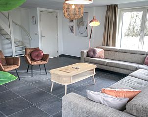 Gemtliches, modern eingerichtetes Wohnzimmer im Ferienhaus De Vuurtoren in De Cocksdorp Texel.