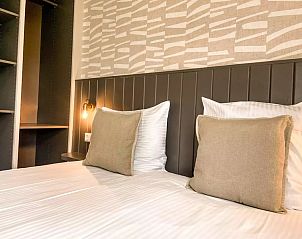 Knusse slaapkamer Vakantiehuis Hogezandskil, De Cocksdorp, Texel met zachte kussens en moderne details.