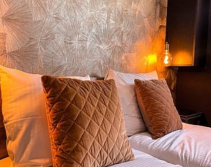 Comfortabele tweepersoonskamer in Vakantiehuis De Roggesloot, De Cocksdorp, Texel met luxe kussens.