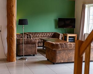 Gezellige woonkamer in Vakantiehuis Paal 86, De Cocksdorp, Texel met comfortabele banken.