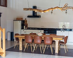 Ruime keuken en eetgedeelte in Vakantiehuis Paal 86, De Cocksdorp, Texel.