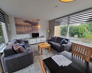 Binnenruimte van vakantiehuis Zilt Zand op Texel met moderne inrichting en veel lichtinval.