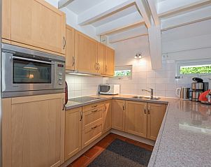 Volledig uitgeruste keuken in Vakantiehuis Slufterduin 108 in De Cocksdorp Texel met moderne apparatuur.