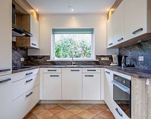 Moderne keuken van Vakantiehuis Slufterduin 134 in De Cocksdorp Texel met alle voorzieningen.