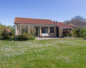 Ferienhaus Slufterhoek 072 in De Cocksdorp auf Texel mit sonniger Terrasse und grnem Garten.