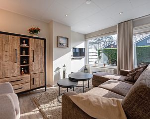 Cozy living room in Holiday home Slufterhoek 102, De Cocksdorp, Texel with comfortable sofa.