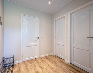 Entrance to Holiday home Slufterhoek 102, De Cocksdorp, Texel with modern doors.