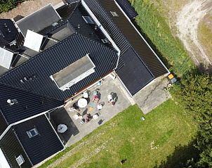 Luchtfoto van Vakantiehuisje in De Cocksdorp met tuin, Texel.