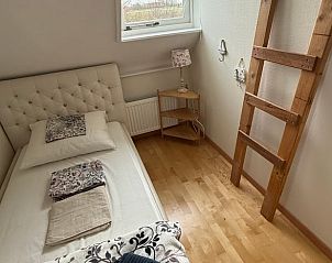 Eenpersoonsbed in gezellige kamer van Vakantiehuisje in De Cocksdorp, Texel.