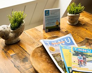 Details van de eetkamertafel in Bungalow Pier 53, De Cocksdorp, Texel.