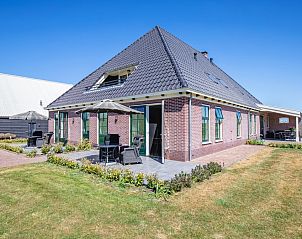 Appartement A in De Cocksdorp Texel met ruime tuin en terras voor ontspanning.