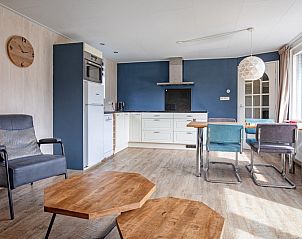 Essecke und Kche von Bungalow Tamarisk 206, einem stilvoll eingerichteten Ferienhaus in De Cocksdorp, Texel.