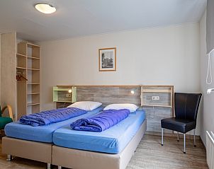 Schlafzimmer im Bungalow Tamarisk 206, Ferienhaus auf Texel, mit bequemen Doppelbetten.