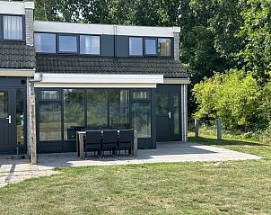 Vakantiehuis 34A in De Cocksdorp, Texel met zonnig terras en groene omgeving.