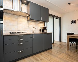 Moderne keuken in Vakantiehuis 34A, De Cocksdorp, Texel met alle gemakken voorzien.