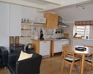 Gemtliche Kche und Essecke in Kikkertstraat 067, Ferienhaus in De Cocksdorp, Texel.