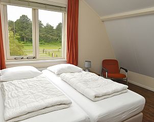 Zolderkamer met uitzicht op de natuur in Vuurtorenwachter vakantiehuis, De Cocksdorp, Texel.