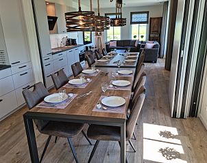 Gezellige eetruimte in Familiehuis Smit vakantiehuis in De Cocksdorp Texel, ideaal voor families.