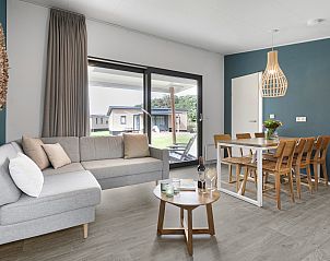 Volledig uitgeruste keuken in Sluftervallei mobile home, Texel, Waddeneilanden.