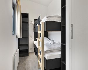 Espressomachine met kopje in Sluftervallei mobile home, De Cocksdorp, Texel.