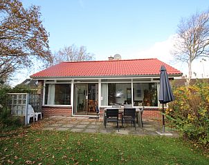 Vakantiehuis Slufterhoek 168 met terras in De Cocksdorp, Texel omgeven door natuur.
