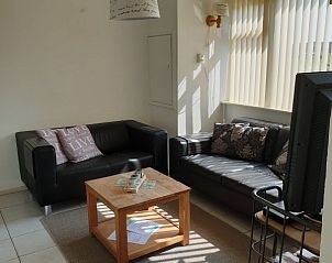 Gemtliches Wohnzimmer im Ferienhaus Familie Bouthoorn, Sd-Eierland, Texel mit viel Tageslicht.