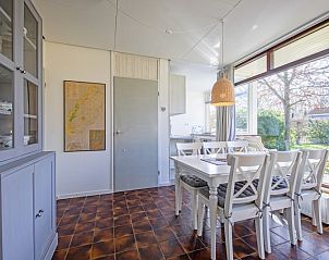 Ruime eetkamer in Vakantiehuis Slufterhoek 088, De Cocksdorp, Texel.