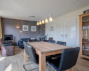 Stilvolles Esszimmer im Ferienhaus Slufterhoek 056, De Cocksdorp Texel, mit modernen Mbeln.