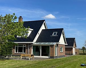 Veranda van Familiehuis Dacha in De Cocksdorp Texel, ideaal voor zonnige dagen in een vakantiehuis op de Waddeneilanden.