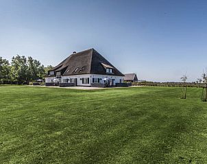 Uitgestrekte groene weide rondom Type R vakantiehuis, De Cocksdorp, Texel, met prachtig uitzicht op de Waddeneilanden.