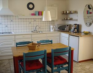Gemtliche Kche im Bungalow Tamarisk 212, De Cocksdorp, Texel mit modernen Annehmlichkeiten.