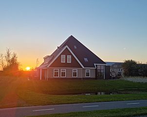 Zonsondergang bij Vakantiehuis Texel in De Cocksdorp, een sfeervolle vakantiewoning op de Waddeneilanden.