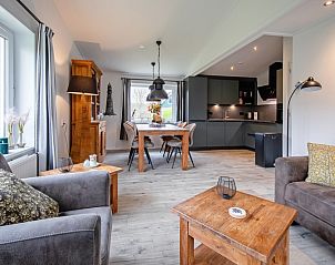 Open keuken en woonkamer in Krimweg 051, De Cocksdorp, Texel. Moderne inrichting met veel natuurlijk licht op de Waddeneilanden.