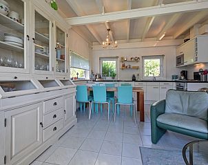 Stijlvolle eetkamer in Vakantiehuis Slufteroord 300, Bungalowpark Slufteroord, De Cocksdorp, Texel.