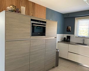 Moderne keukeninrichting in Frederik en Lodevika vakantiehuis, De Cocksdorp, Texel, Waddeneilanden.