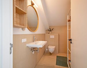 Stilvolles Badezimmer im Ferienhaus Griend, De Cocksdorp, Texel mit modernem Design.